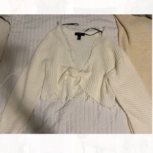 Cropped sweater with knotted front